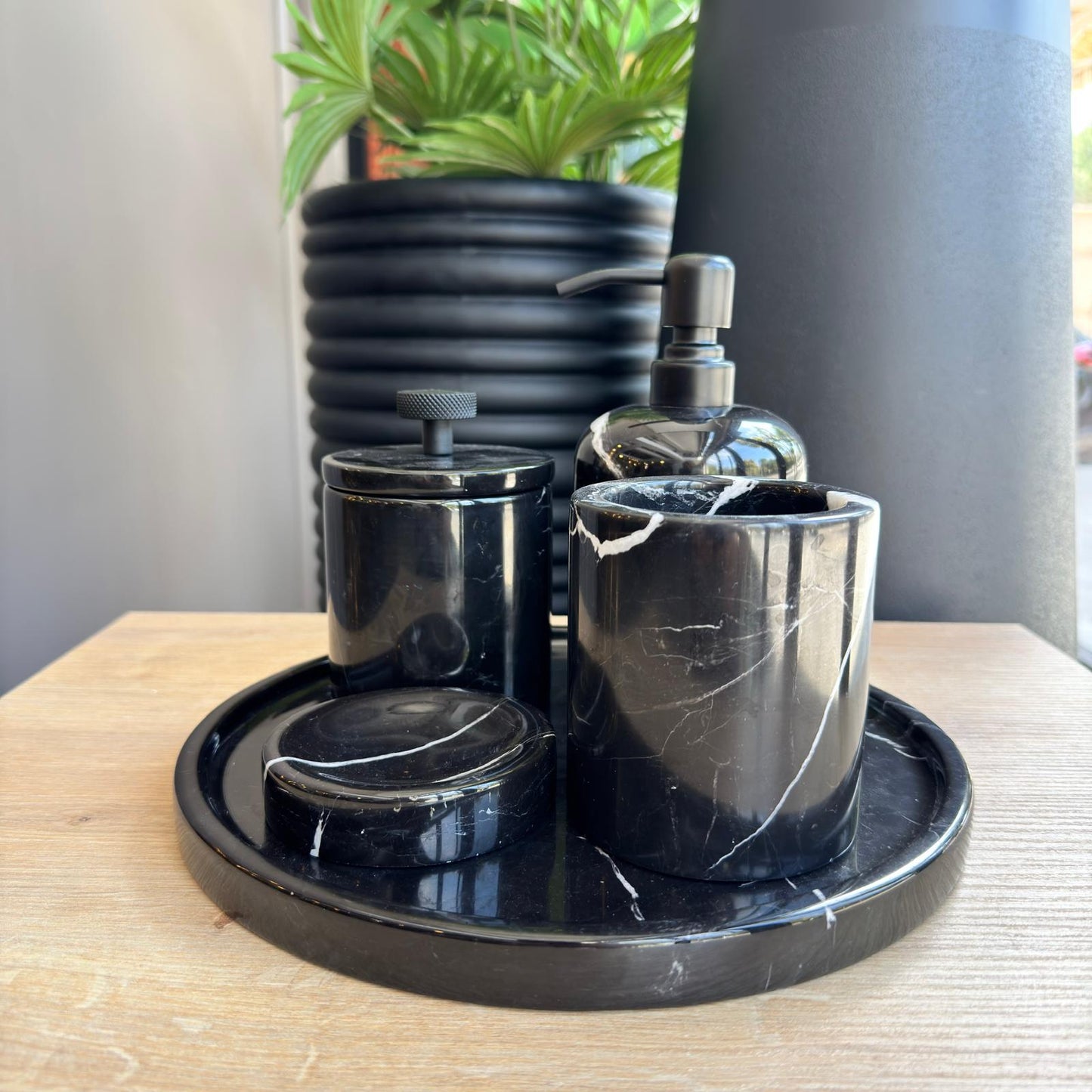 Siyah Mermer Siyah Aparatlı Beşli Bnayo Seti , Siyah Mermer Beşli Banyo Seti